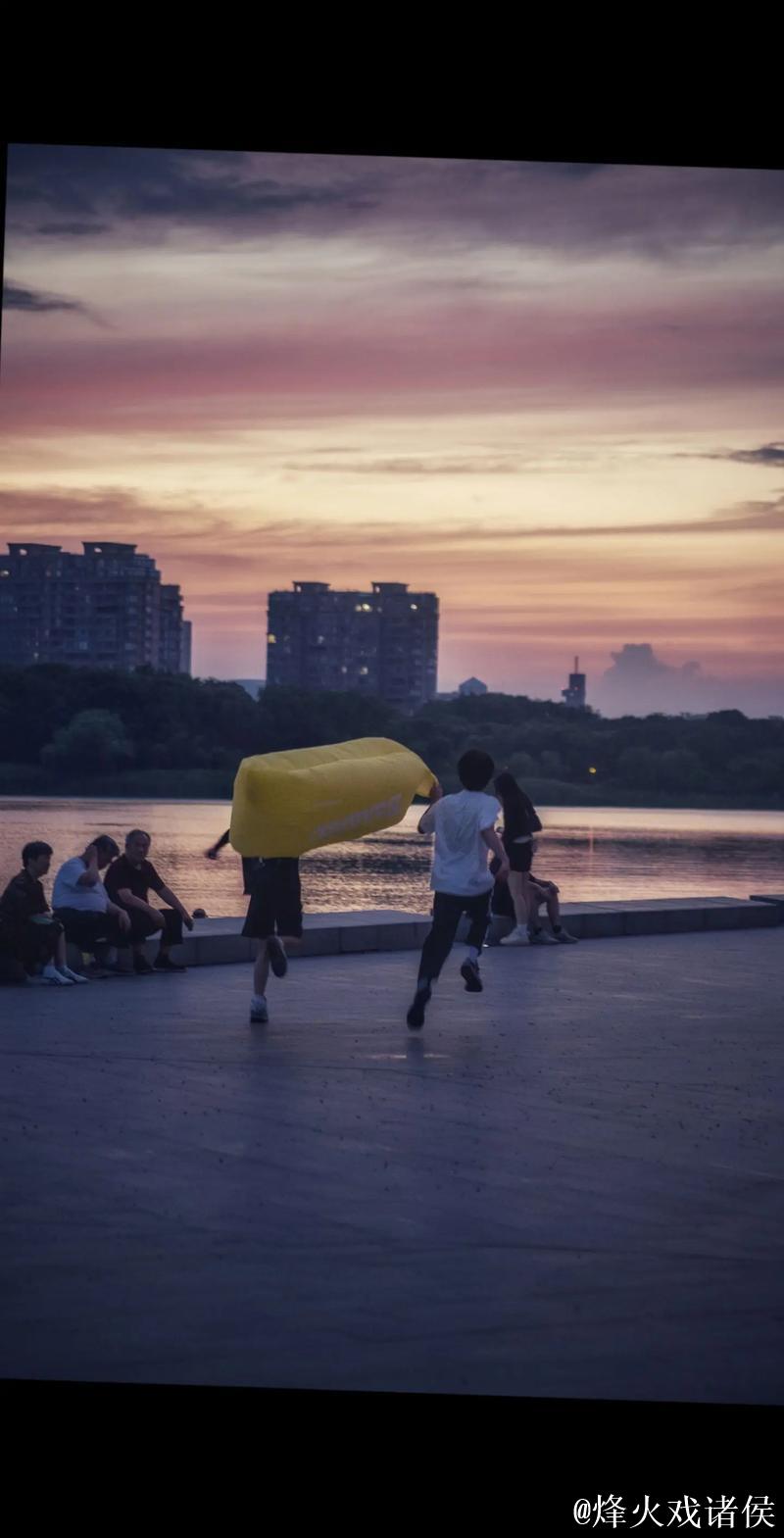 青青草2018:追寻青春与自然的美好时光 青青草2018:追寻青春与自然的美好时光