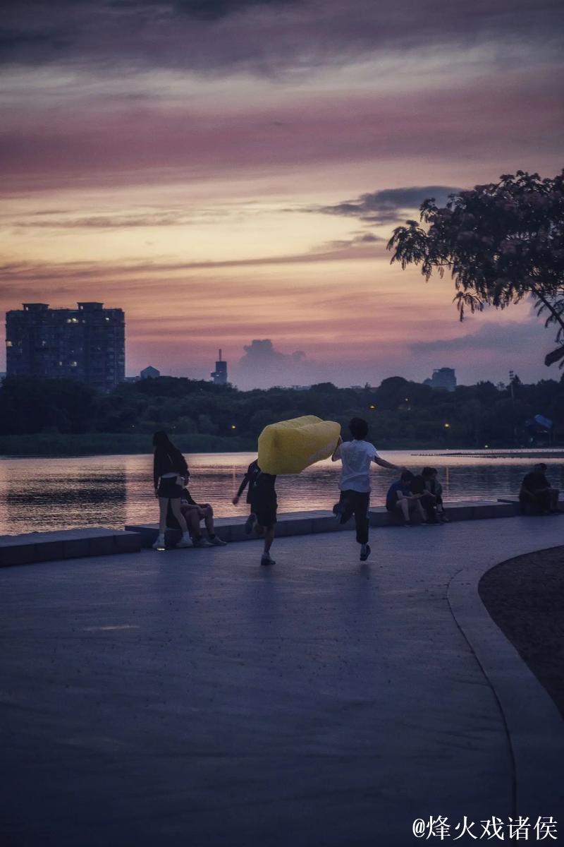 青青草2018:追寻青春与自然的美好时光 青青草2018:追寻青春与自然的美好时光